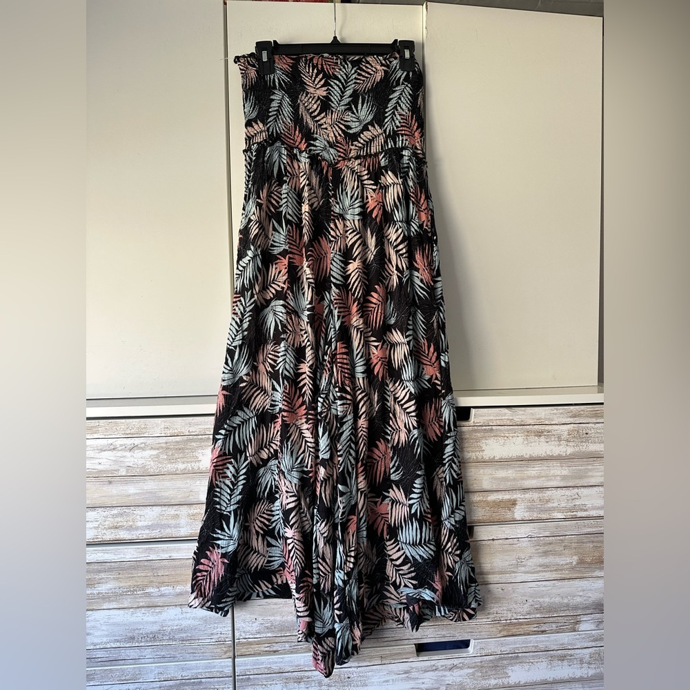 🌿 Vanilla Star Tropical Leaf Strapless Jumpsuit Romper Size M